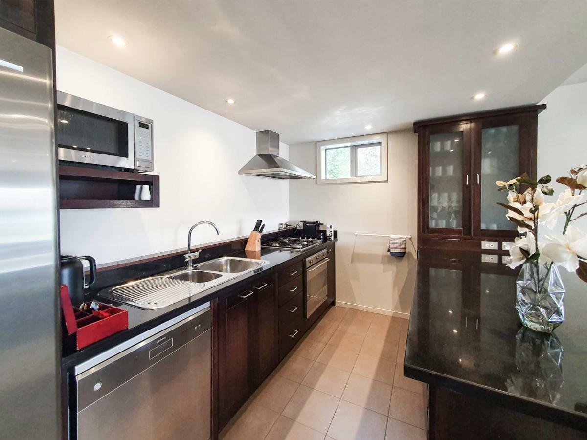 Lakefront Living - 4 Bedrm Apartment Alpine Vilage Queenstown Bagian luar foto